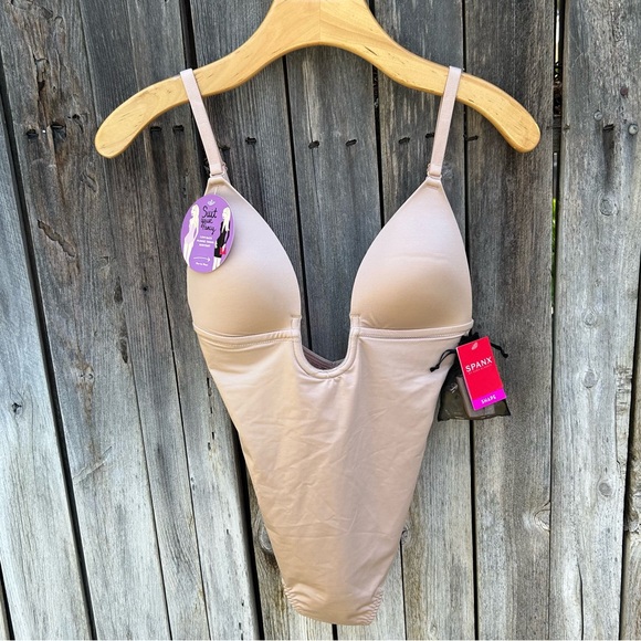 NWT Spanx Plunge Low Back Thong Bodysuit Champagne Beige S - Picture 1 of 16